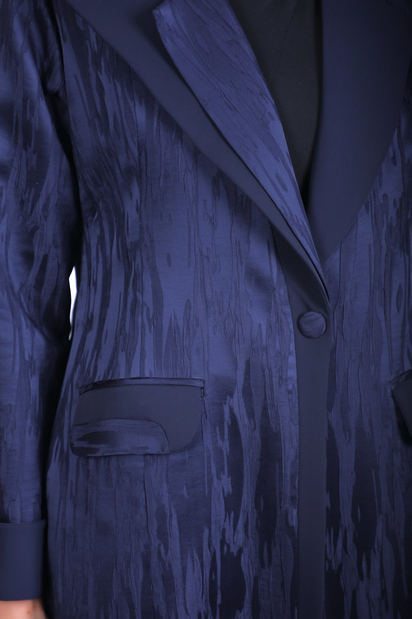 SHARP COLLAR